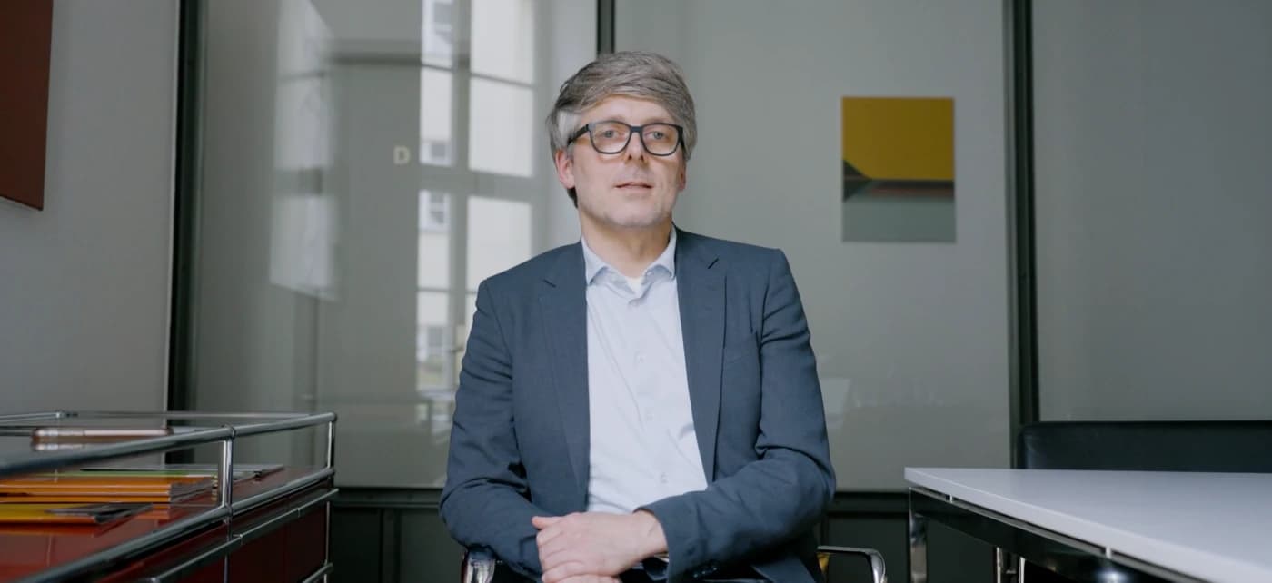Beitragsbild für Artikel: KI und Kreativität: Wo Transparenz nun Pflicht wird 